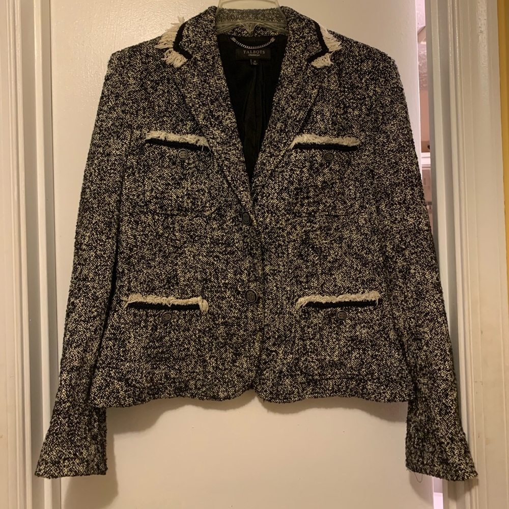Blazer black & white, button down the front.